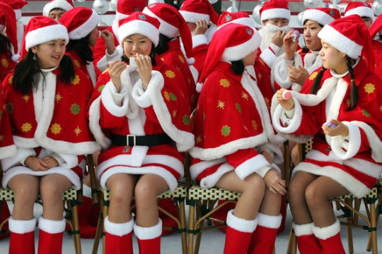 Korean+Amusement+Park+Hosts+Santa+Claus+School+wCmgohtVXEol-540x360