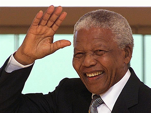 Elhunyt Nelson Mandela