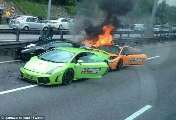 235 millió értékben égett ki 3 Lamborghini egy gyorsulási verseny során bekövetkezett ütközésben! 