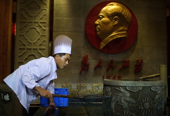 Egyszerű átlagemberként ebédelt egy pekingi étkezdében a kínai elnök