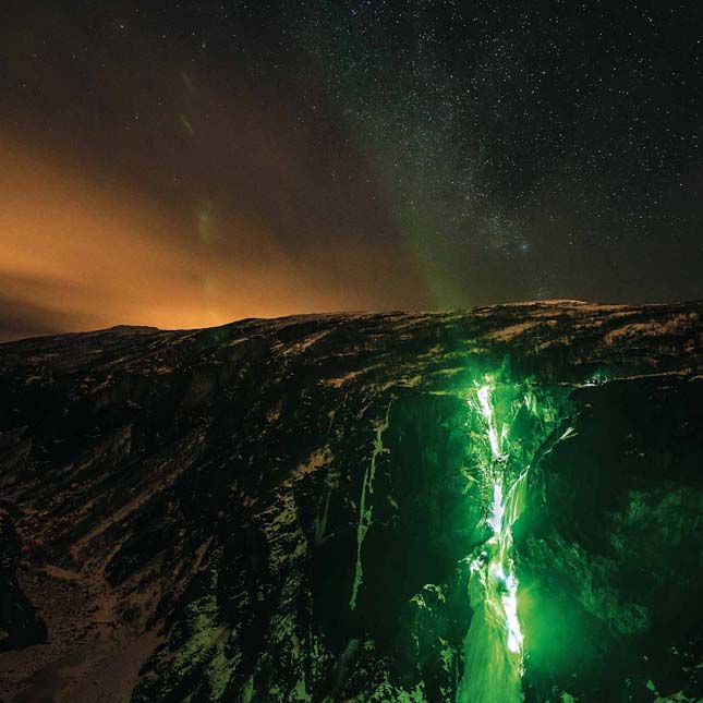 Csodás képek a fagyott Norvég vízesések megmászásáról