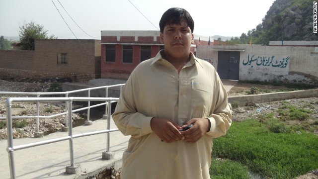 Tinédzserkorú pakisztáni diák akadályozta meg az öngyilkos merényletet