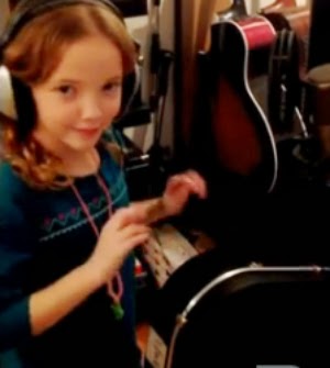 9 éves kislány már több zenei CD-t készített. Megható profizmussal énekel - ezt meg kell hallgatnod!