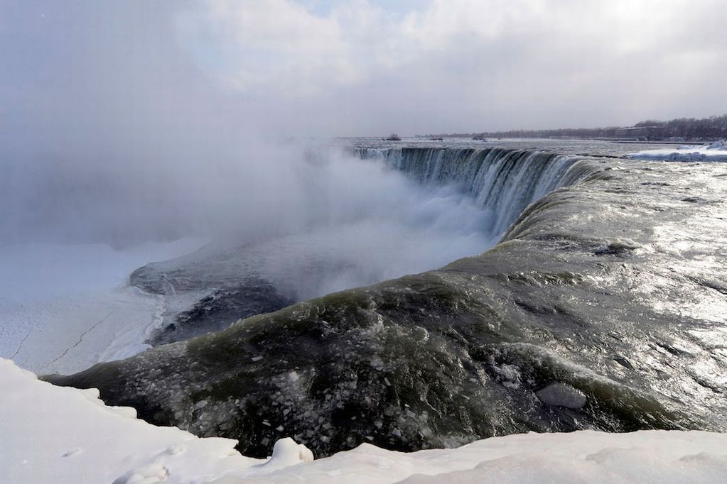 Niagara-Falls-freezes-as-polar-vortex-grips-North-America-MAIN-3003769