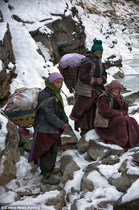 article-2543835-1ADED74400000578-378_470x708