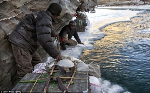 article-2543835-1ADED7ED00000578-958_964x601