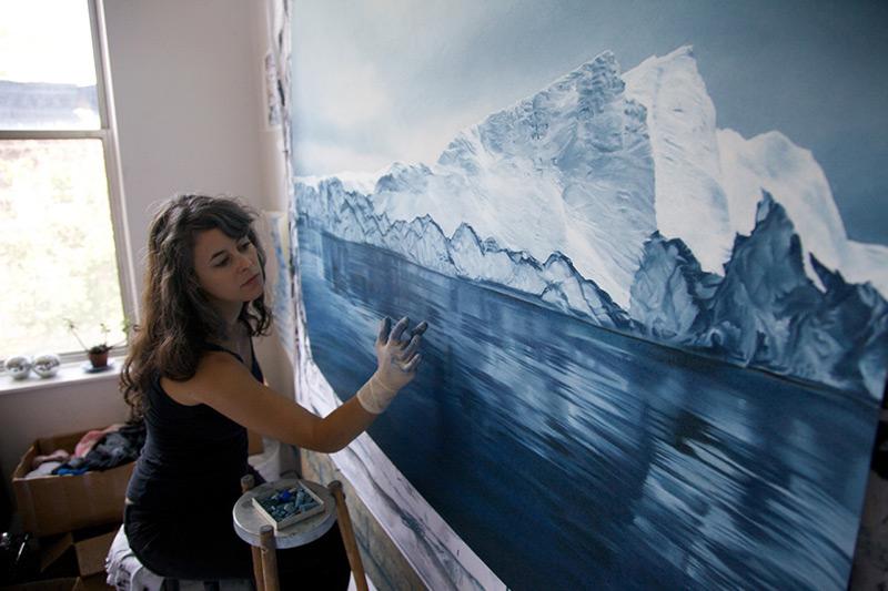 Ujjaival festi meg a jéghegyeket a művésznő