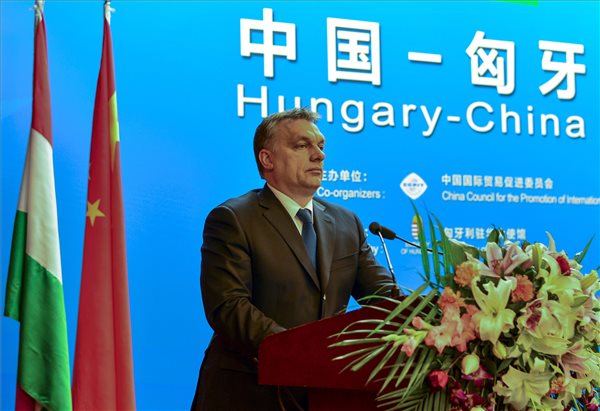 Orbán Pekingben: 2016-ra 4 százalékos növekedés a cél Magyarországon 