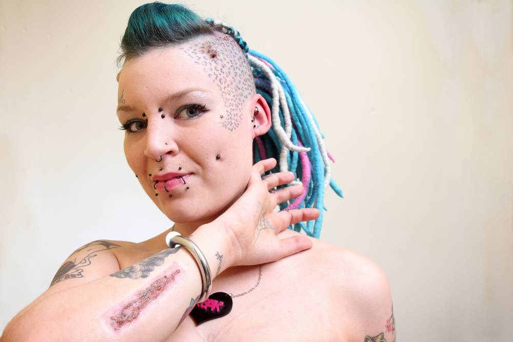 Kivágta a tetoválását majd postázta hűtlen exének! - durva fotó