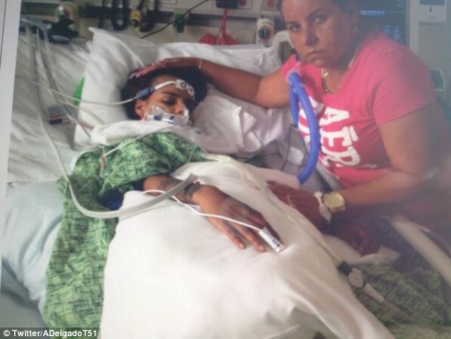 Mellműtét miatt esett kómába a 18 éves lány