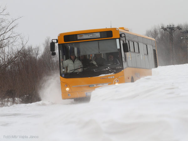 Havazás - A menetrend szerinti buszjáratok beléphetnek Szerbiába Röszkénél