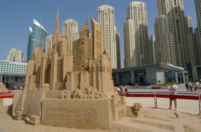 Lenyűgöző homokvárak Dubai strandján - Képek!
