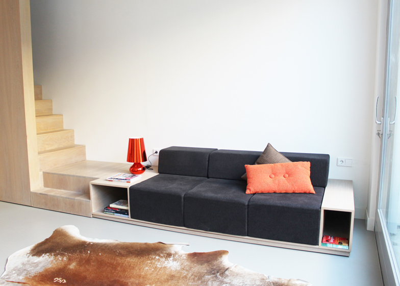 dutch-architects-combine-couch-and-stairs-in-flowing-style-2 (1)
