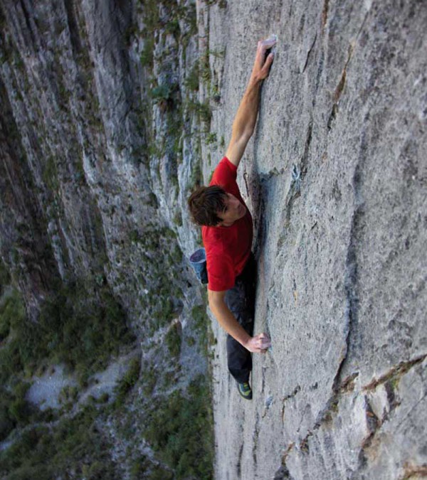 honnold-mexico-climb-rock-face_fe