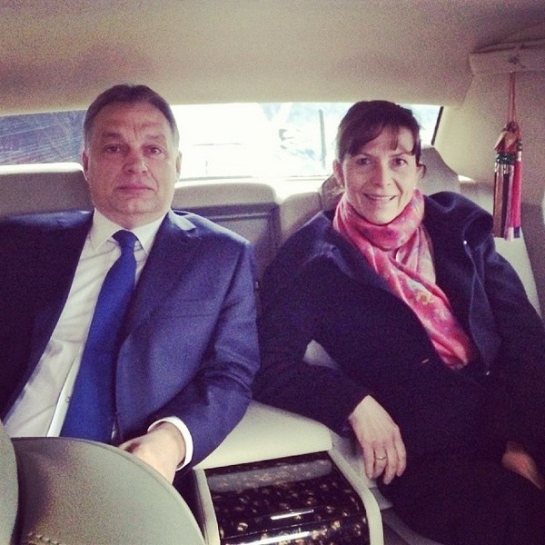 Luxus autó szállította Orbánt és nejét!