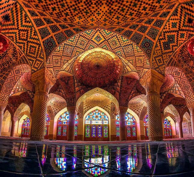 A Nasir al-Mulk mecset elképesztő színkavalkádjai