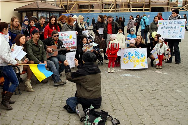 Ukrán válság - Támogatásukat fejezték ki az ungváriak Krímnek