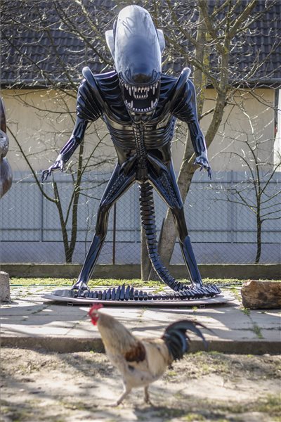 Hatalmas szörnyeket készít fémből egy debreceni asztalos