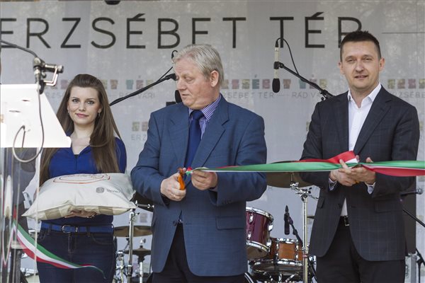 Megnyílt a megújult kulturális központ és park a budapesti Erzsébet téren