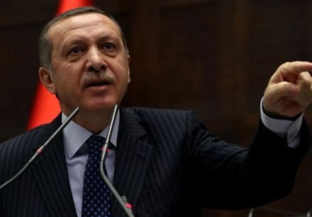 A török miniszterelnök betiltaná a Facebook-ot és a YouTube-ot