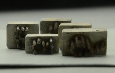 A rabok tetoválására szolgáló bélyegzőket találtak Auschwitz-Birkenauban