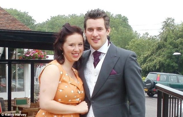 article-2375255-1AF54900000005DC-863_634x405