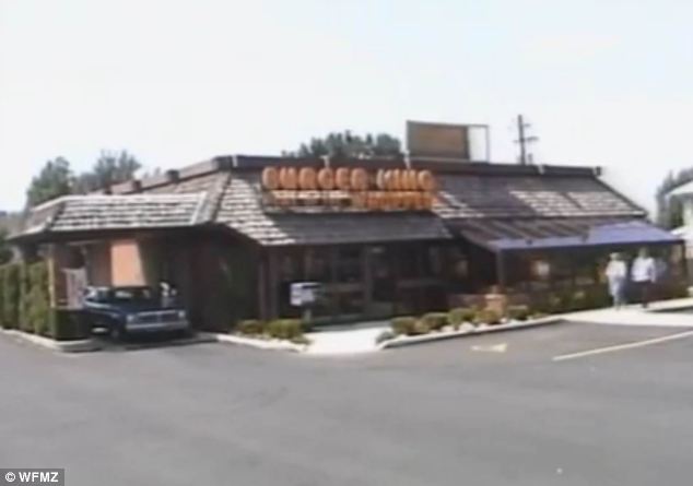 article-2574716-1C1536E400000578-382_634x445