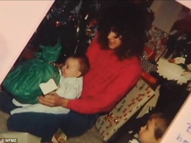 article-2574716-1C1536F300000578-635_634x476