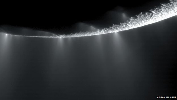 Egész óceánt rejthet a Szaturnusz kicsiny holdja, az Enceladus