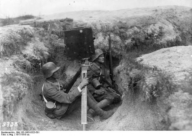 1917. Német híradósok a nyugati fronton filmeznek.