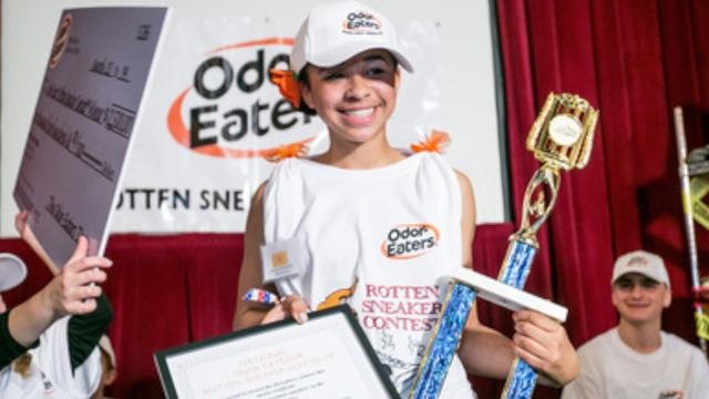 12 éves kislányé a világ legbüdösebb cipője! – videó