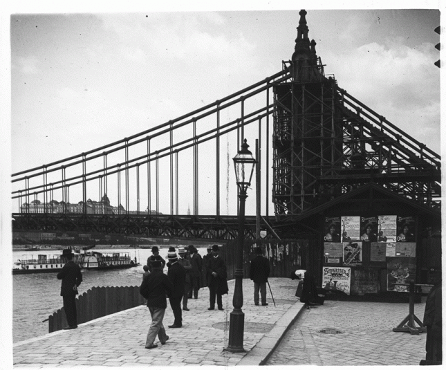 Az épülő Erzsébet-híd 1903-ban 