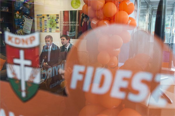 OGY2014 - Fidesz-KDNP - Sajtótájékoztató Nyíregyházán
