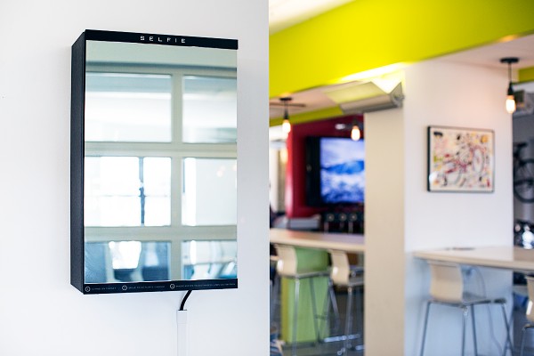 ISL_twitterMirror_outside-600x400