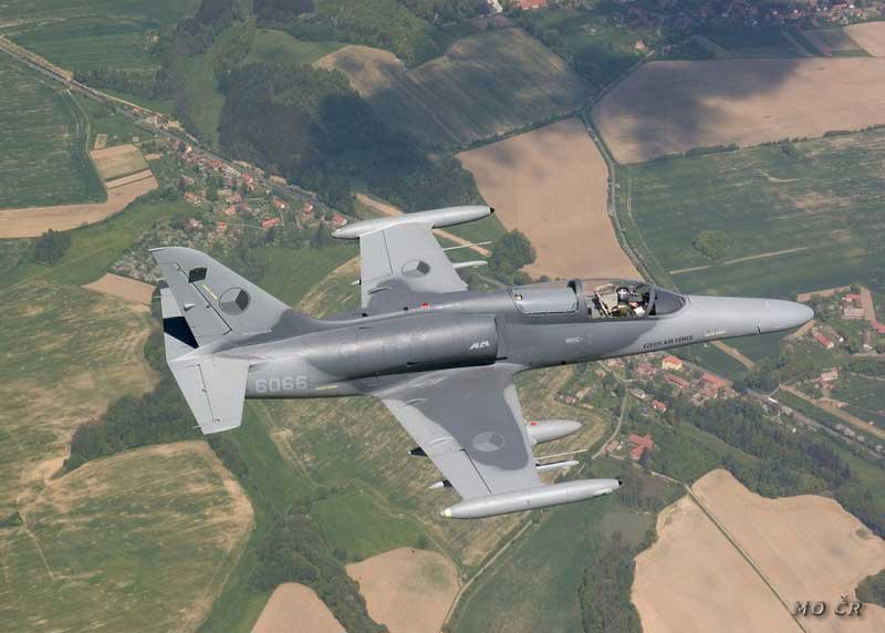 Irak 12 cseh vadászgépet vesz