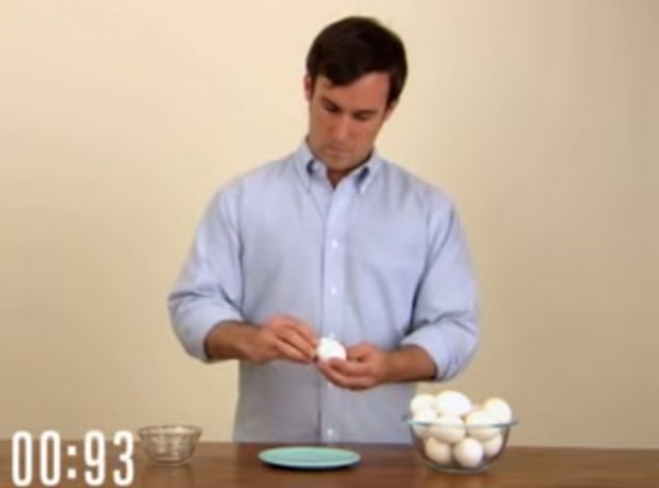 Így kell 10 másodperc alatt tojást pucolni- videó