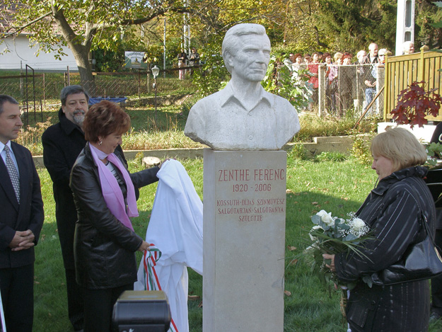 Zenthe Ferenc születésnapjára emlékeznek Salgótarjánban