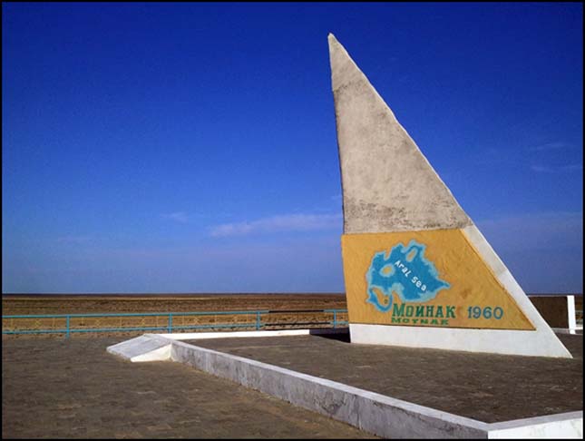 Az Aral-tó száraz medrében egy hajótemető