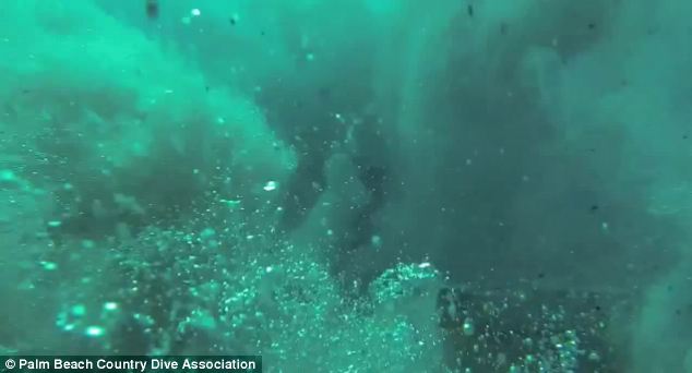 Ilyen rémisztő lehet egy süllyedő hajóban lenni – videó