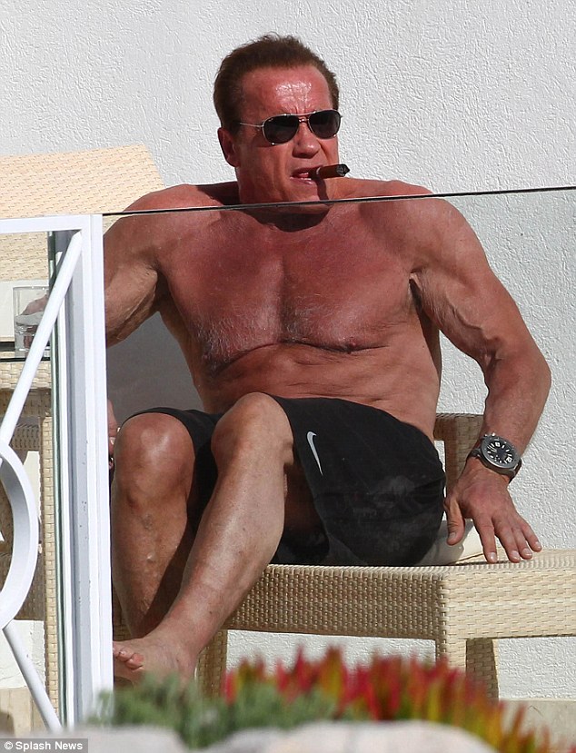 A 66 éves Schwarzenegger selfie-ket készít izmairól 