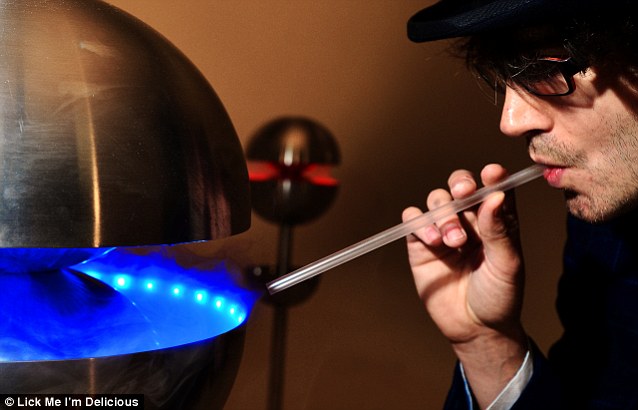 article-2637339-1E22B9AE00000578-816_638x410