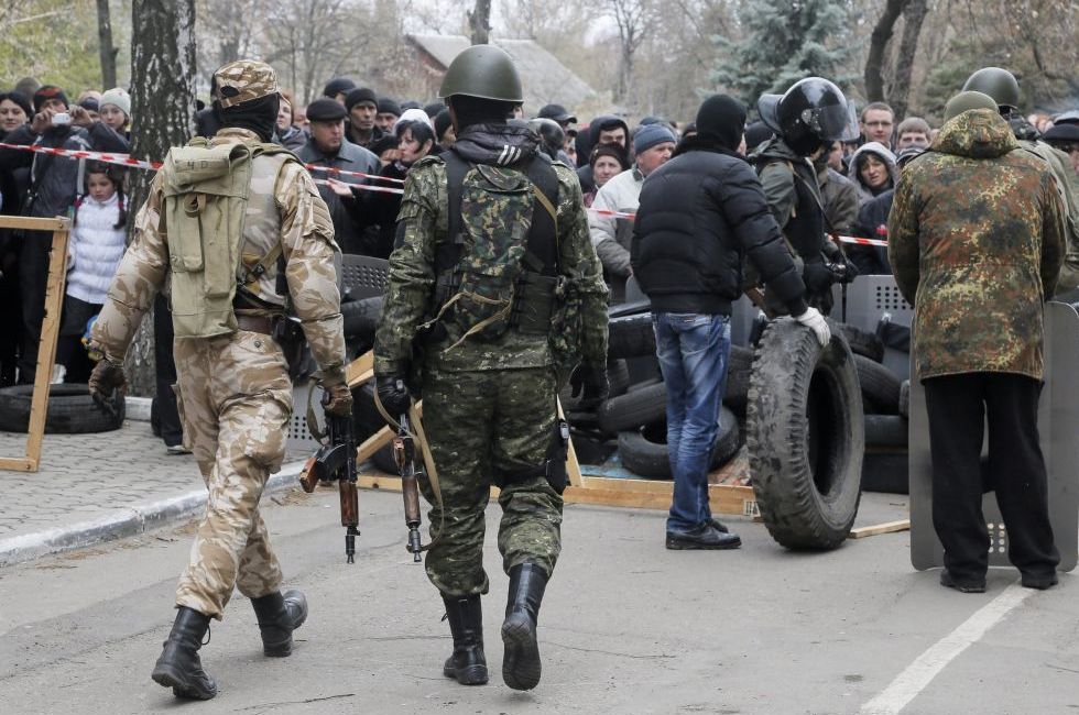 Ukrán válság - Harcok Donyeck megyében, szeparatisták körbezárták a vasútirányítás épületét