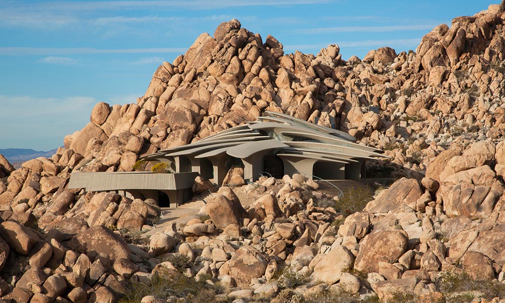 A sivatag közepén egy luxus ház, aminek belseje káprázatos - videó