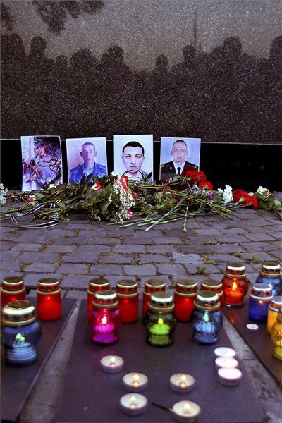 Ukrán válság - A kárpátaljai katonaáldozatokra emlékeztek