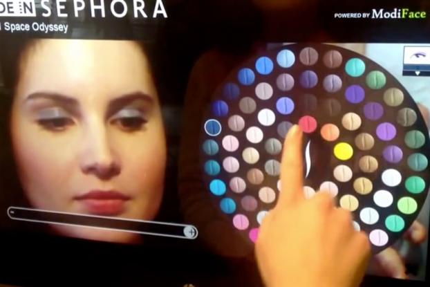 Így kell tökéletes sminket készíteni a 3D-s tükörrel – videó