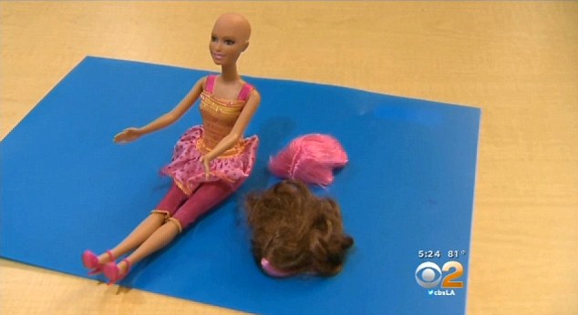 Kemoterápiás Barbie-t fog gyártani a Mattel - a beteg gyerekek segítésére