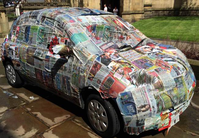 Bosszú – Újságpapírral ragasztották össze a nő autóját