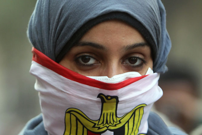 Százak tüntettek az egyiptomi nők nemi zaklatása ellen
