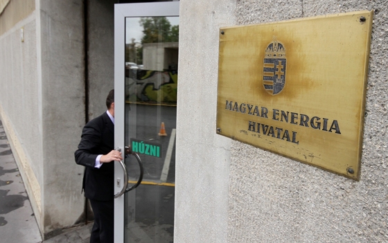 Több millió forintra bírságolt az energetikai hivatal két áramszolgáltatót