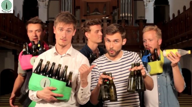 Elképesztő dolgot művelnek a srácok az üres sörösüvegekkel! - videó
